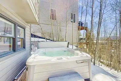 Image de Lovely townhouse with fast WiFi, sauna, foosball & wood fireplace