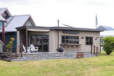Image de The Pirate's Rest, a tiny home by the beach.