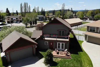 Image de Walkable - Outdoor Living - Mountain View Home in Whitefish, Mt