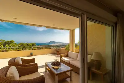 Image de 151) Luxe 3 chambres et 3 salles de bains avec vue imprenable sur la mer et vues