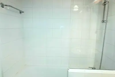 Image de 150m des commerces, étage -2, vue montagne, piscine, balcon, télévision, casier à ski, 37m²