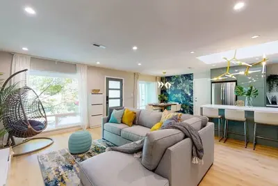 Image de @ Marbella Lane - Sj Designer Home | 3br | Ldry+P