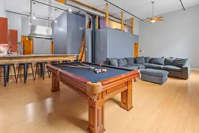 Image de Best Location for Conventions, Sports, & Nightlife