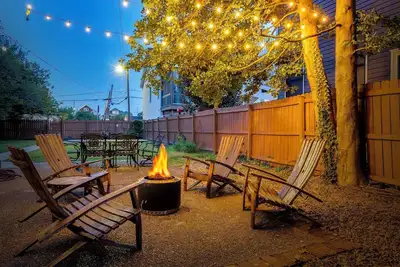 Image de 4br, 1-King, Gourmet Kitchen, Derby Nulu Expo, walk to shops, dining, nightlife