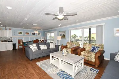 Image de \"All Decked Out Nsb\" Ocean Views, Private Fenced Yard, Bbq, Bikes, Beach toys