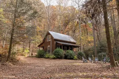 Image de Creekside Cabin in Appalachian Mountains! -Dog Friendly, Walk to Waterfall
