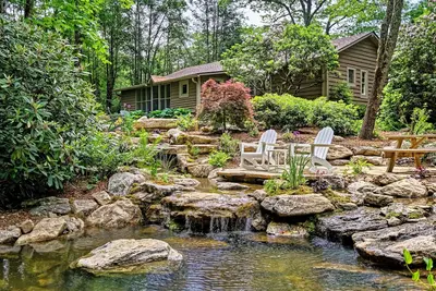 Image de BirdSong - Beautiful Mountain Oasis w/ Firepit, Yard & Kids Barn