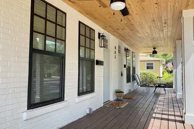 Image de Just Renovated Historic Duplex