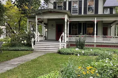 Victorian Guest Suite in heart of the Village