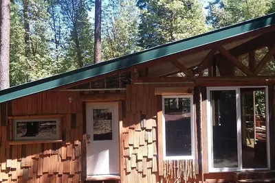 Image de Serene mountain retreat - escape to a family-size cabin in the woods
