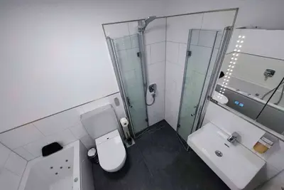 Image de 2 Rooms Kitchen Whirlpool Shower-Toilet 75\"Sat-Tv Terrace Parking for 4+2 Guests