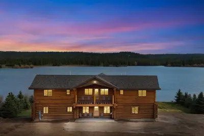 Image de Kabino: Waterfront Hot Tub Private Bath In Every Bedroom Trailer Parking