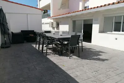 Image de Superbe appart T4 Roses bord de mer neuf 3 chambres + terrasse +pkg 8\/10 pers