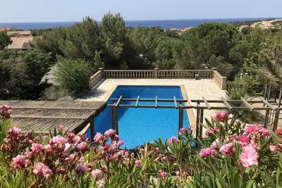 Image de Maison avec Vue Mer Panoramique et Piscine PRIVÉE - Tout Confort