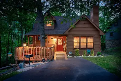 Image de Summer Specials! Cozy Cabin, Ada, HotTub, Easy Drive, 3Bdm+Nook, Family Retreat