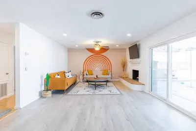 Image de Pool Table / Foosball / Hot Tub
