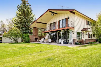 Image de Vintage Lakefront Home with Private Lake Access