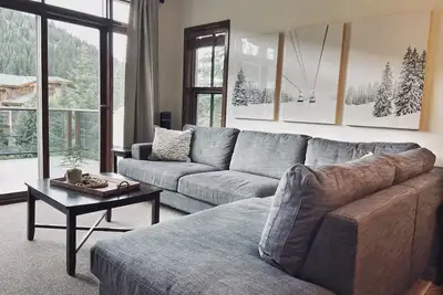 Image de Amazing ski in / ski out Trapper's Landing  Townhouse in Sun Peaks