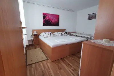 Image de Appartement d'une chambre avec la terrasse et la vue sur le mer Novi Vinodolski (A-18855-a)