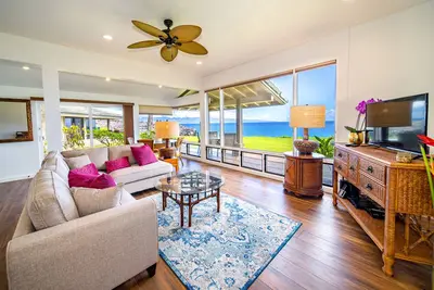 Front Row Oceanfront! Platinum 5 star villa. Water view from main & master! 26g-1