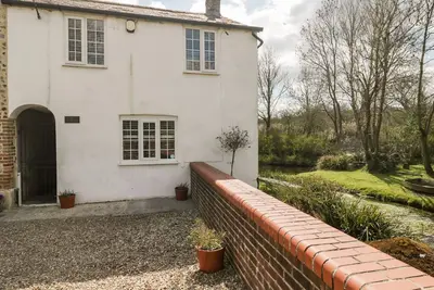 Image de Riverside 67 Dorchester Road, pet friendly in Maiden Newton