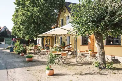 Image de Bright guest apartment in the center of the village with a huge garden not far from the Havel spring