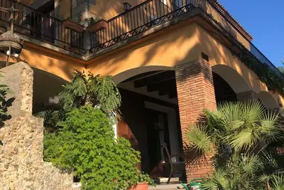 Image de Beautiful house with Medieval tower