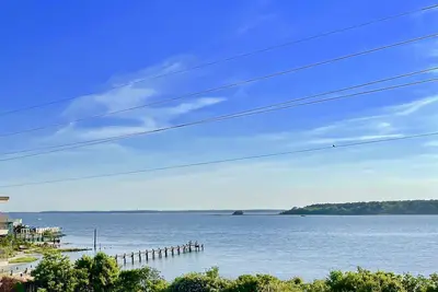 Image de Bay views and Sunsets - 3bdrm + loft in heart of Dewey!