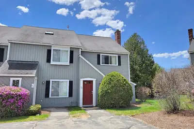 Image de Close to shops/dining/town. Tv, WiFi, Ac, pool, deck, pet-friendly. A0162 by Lrs