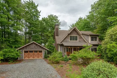 Image de Beautiful custom home in Sapphire Valley