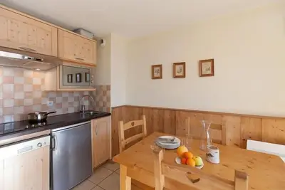 Image de 200m du centre station, 2ème étage, balcon, télévision, casier à ski, 25m², Serre Chevalier