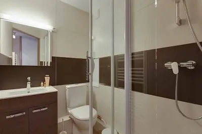 Image de 200m du centre station, 6ème étage, balcon, télévision, casier à ski, 24m², Serre Chevalier