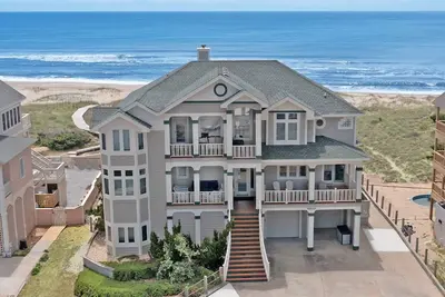 Image de Summer Savings - Premier Oceanfront Dog Friendly Home w/ Pool, Hot Tub, Theater