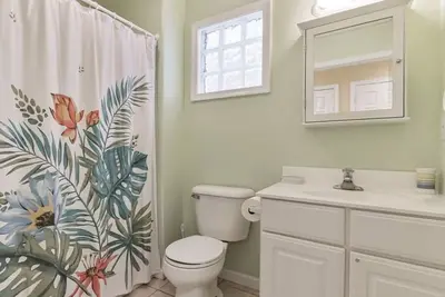 Image de 3 Bed/2 Bath Condo just a stone throw away from the beach!