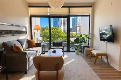 Image de East Side Luxury 1br Apt · Near Brady St with Balcony and Lounge · Sleeps 4