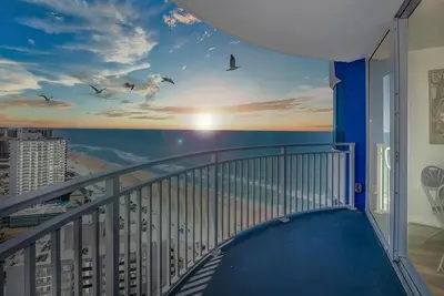 Image de Oceanfront with Private Beach Access Pool, Spa-26flr Panoramic River&Ocean views!