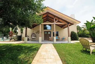 Image de 5br/3ba w/pool! Mins to beach! Perfect for 2+ fams
