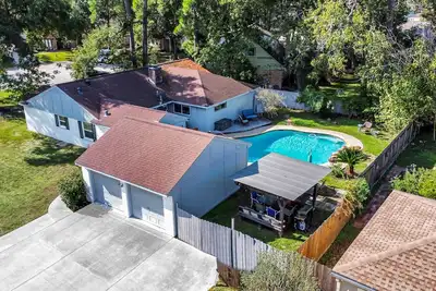 Image de Yes-pets. Business, medical, shopping, trails, the Woodlands amenities.