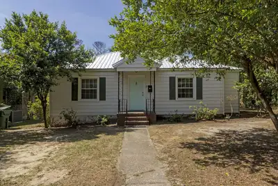 Image de Light filled updated 1930s cottage in Sunset Park / 3 Bedrooms 1 Bath - Sleeps 6