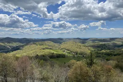 Image de Long Range Views with Excellent Location!
