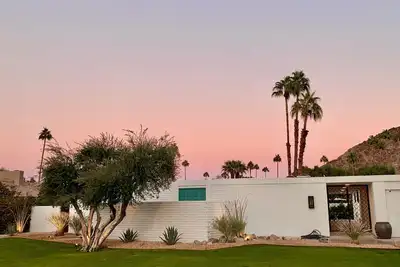Image de Luxury Villa Indian Wells Country Club with best mountains view.