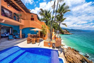 Image de Beautiful charm beach front property, full staff, private pool