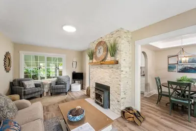 Image de The Beach Cottage - New remodel with stunning yard