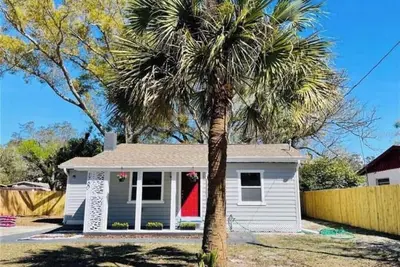 Image de Trendy Gulfport home central to St Pete hotspots