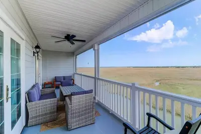 Image de Stunning River and Marsh views! Community pool and short walk to beach!