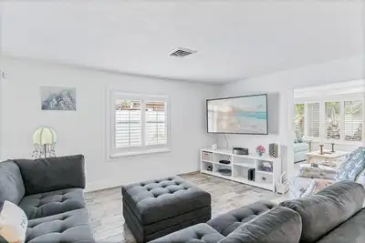 Image de I. R. B 415 Home 3bed 2bath Salt Water Pool Home Sleeps 10