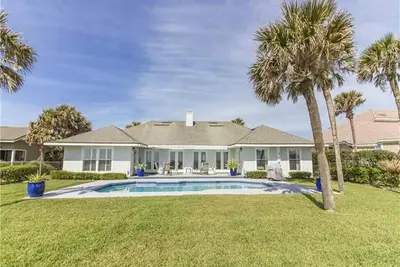 Image de Spacious oceanfront home with pool!