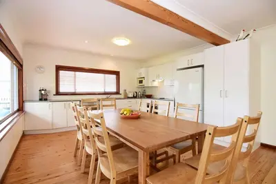 Image de Large Home Near the Beach in Bush Setting