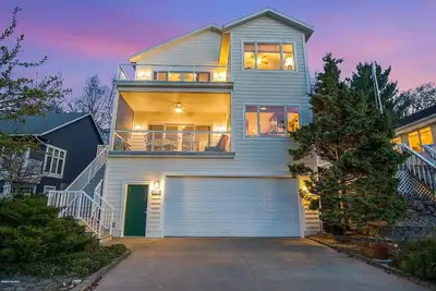 Image de 5br Channel View Retreat! Near the Beach in Bluffton of Muskegon