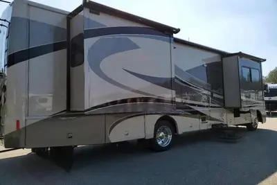 Image de 2011 Winnebago Adventurer 35p - Unit Rental / No site